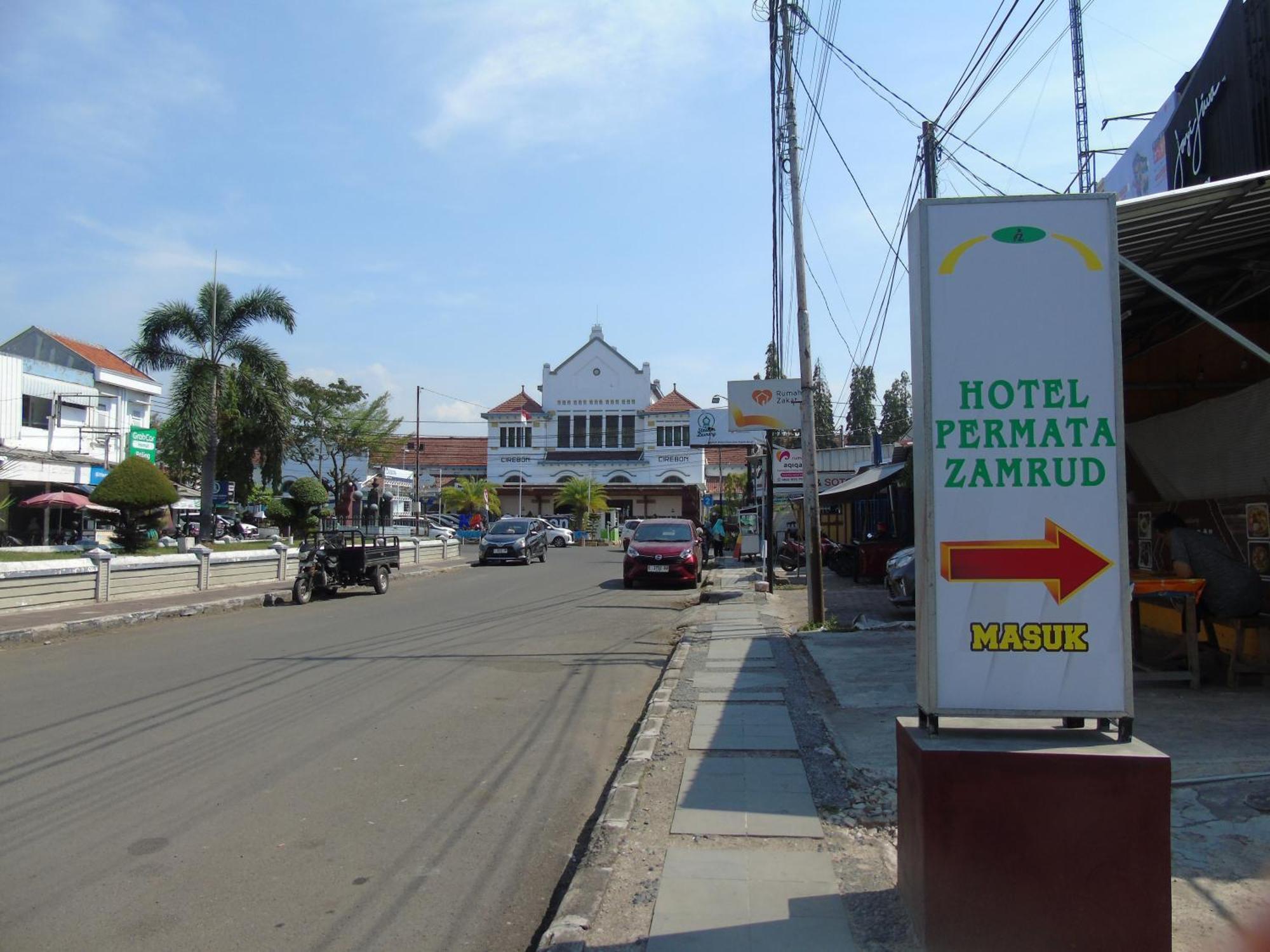 Hotel Permata Zamrud Cirebon Bagian luar foto